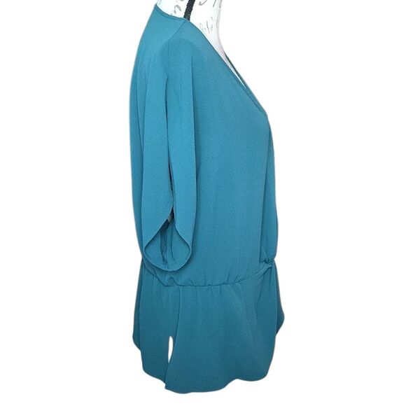 Vince Camuto Women's Size Large Green V-Neck Flounce Blouse - Picture 5 of 6